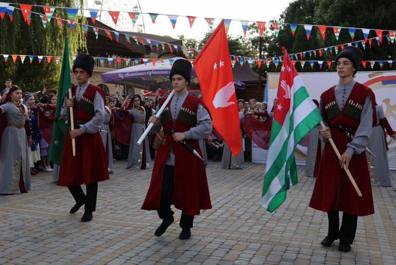 Ярко и традиционно: День культуры народа Абаза прошел в Черкесске Ярко и традиционно: День культуры народа Абаза прошел в Черкесске