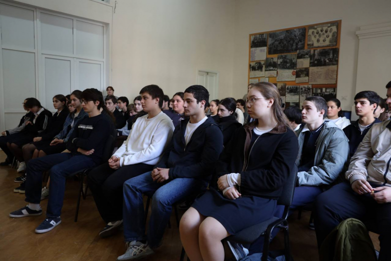Воспитание по‑абхазски: ВААК провёл лекцию в рамках проекта «Ирӡтәым».