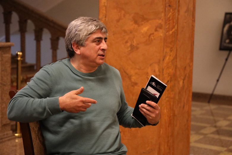 «Театр и зритель»: ВААК и Абхазский театр запустили дискуссии о спектаклях