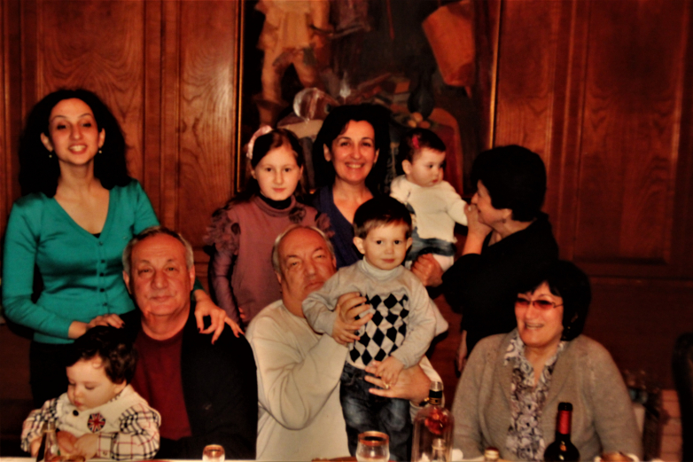Sergey Vasiliy-ipa ailesiyle birlikte