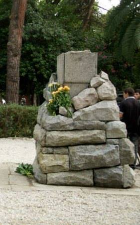 Памятник поэту Иуа Когония, разрушенный в годы Отечественной войны народа Абхазии, 2014 год