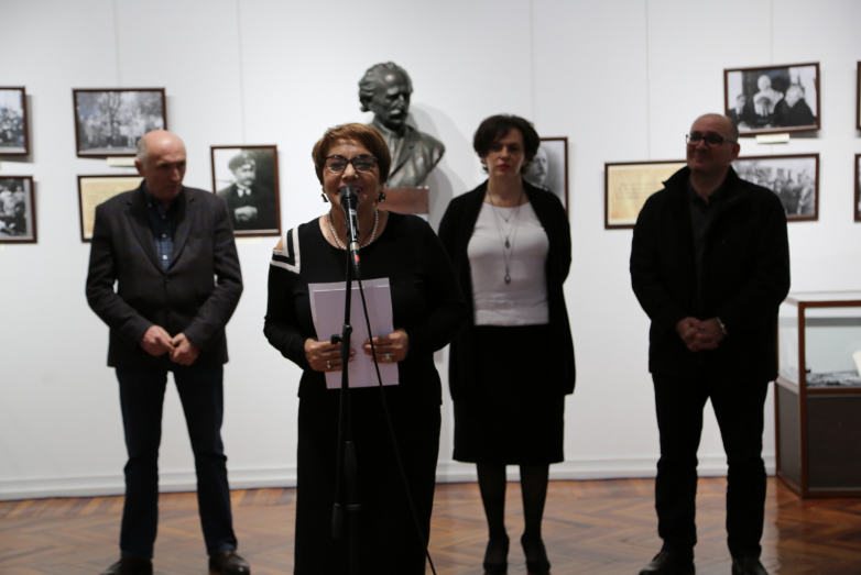Выставка памяти народного поэта Абхазии Дмитрия Гулиа открылась в Сухуме