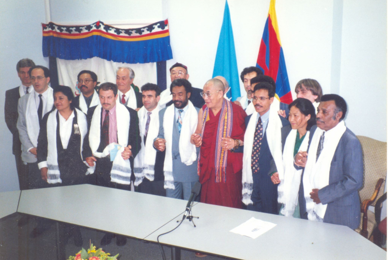 На встрече с Далай Ламой в Организации Непредставленных Наций и Народов (UNPO), Гаага, Нидерланды, 1994 год