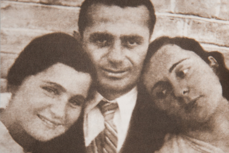 Адиле Аббас-оглы, Мусто Джих-оглы (младший брат мужа Адиле) и Назия, сестра Сарии Лакоба