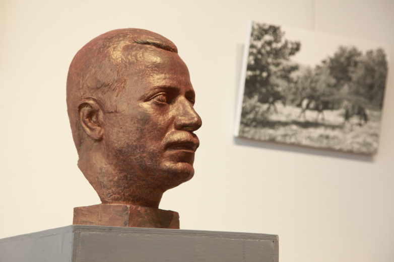 Выставка скульптур Виталия Джения открылась в Сухуме