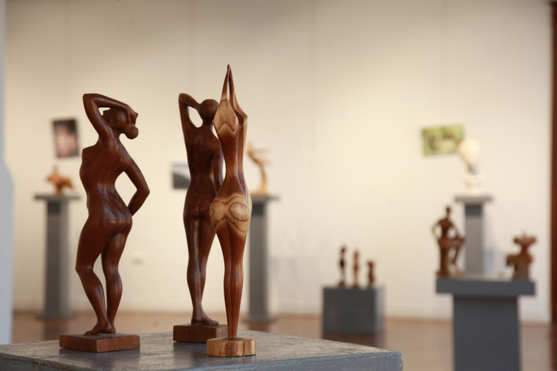 Выставка скульптур Виталия Джения открылась в Сухуме
