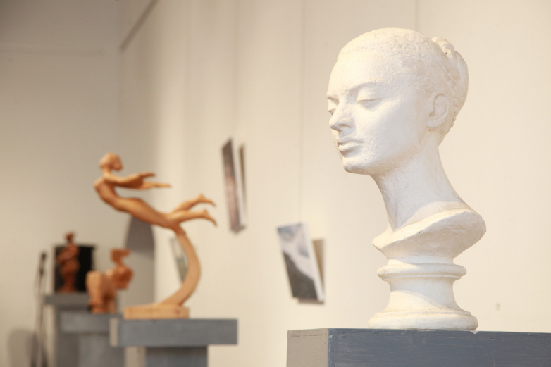 تم افتتاح المعرض الشخصي لأعمال الفنان فيتالي دجينيا في سوخوم