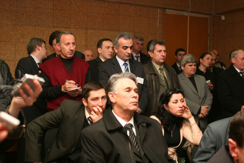На пресс-конференции в ЦИК в день выборов в Народное собрание Абхазии, 2007 год