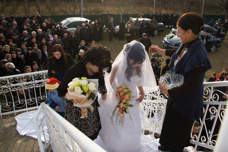 Привод невесты в дом жениха. Семья Гунба, 2000-е