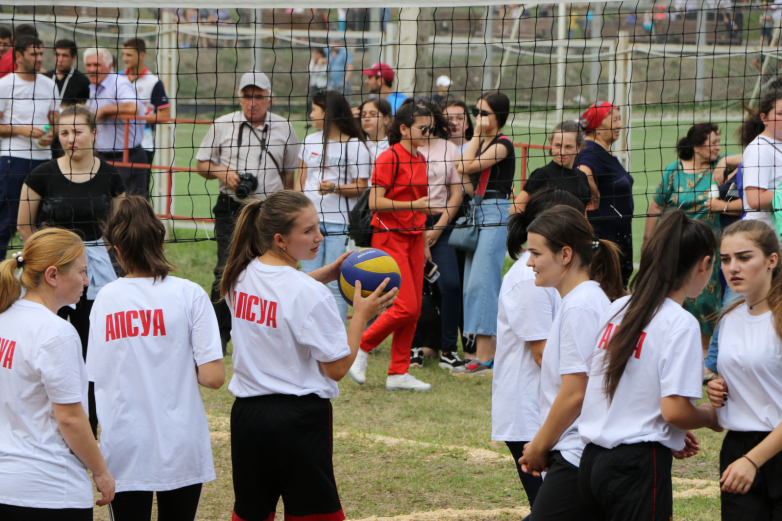 Abaza halkının her yıl düzenlenen milli oyunlarına 600'den fazla insan katıldı