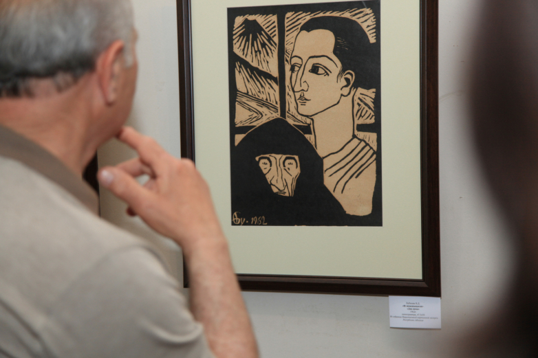 На выставке работ Варвары Бубновой в Сухуме в мае 2016 года. Архивное фото
