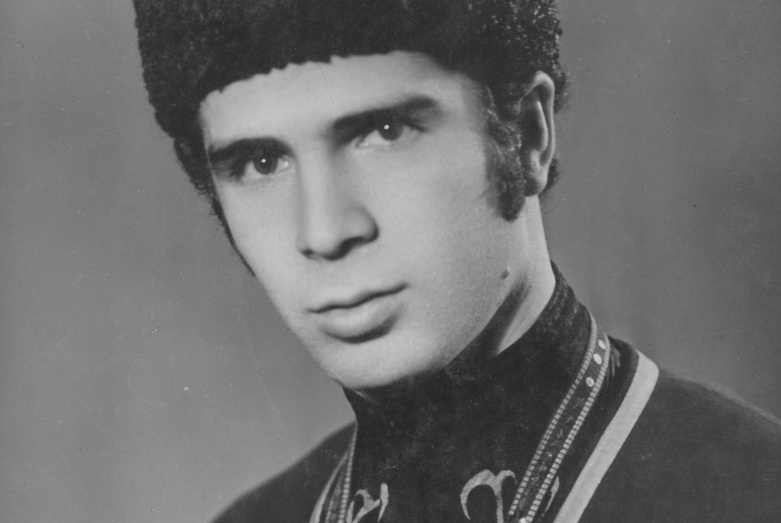 محمد كيشماخوف - عضو فرقة الرقص الشعبي 