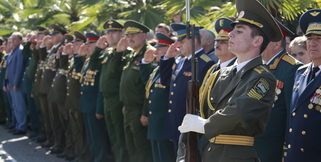 Asker geçit töreni katılımcıları