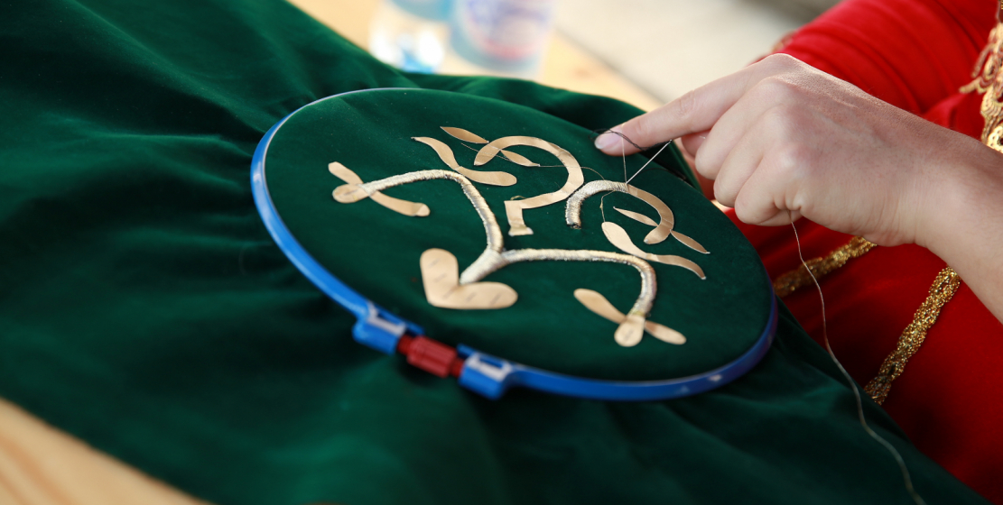 Within the framework of the festival, everyone could go through the basics of boston weaving and gold embroidery.