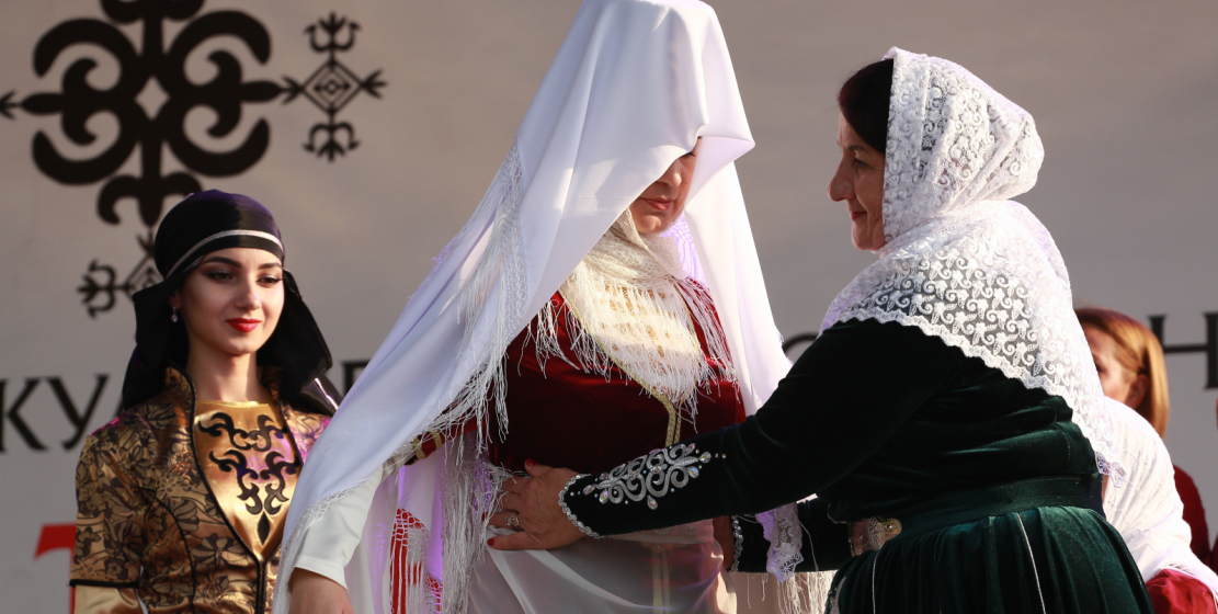 Actors of the People’s Theater “Inzhich” and the State Dance Theater of the KChR replicated the old Abaza rite of bringing the bride.