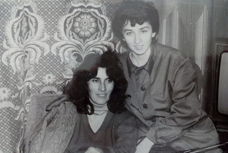 Tali Dzhapua (left) and Marina Bartsyts