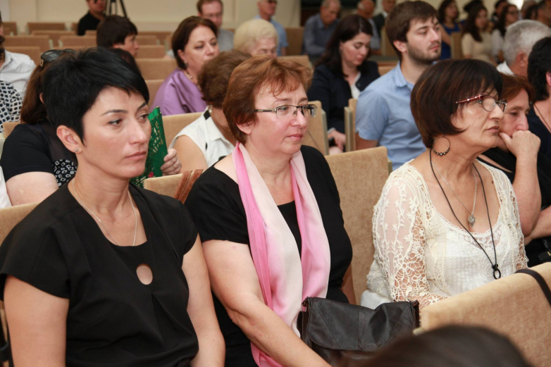  Аида Хонелиа, Марина Барцыц на юбилее Тамары Шакрыл, Сухум, 2016 год