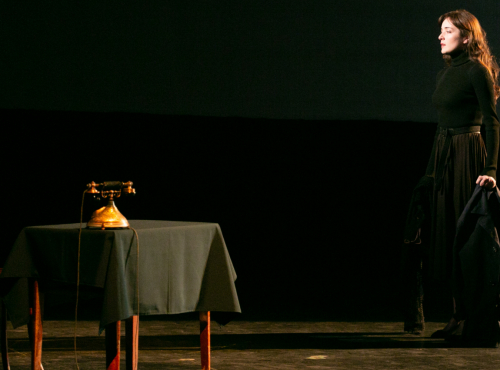 القصة المأساوية  لساريا لاكوبا تعرض على خشبة مسرح الدراما الروسي في سوخوم