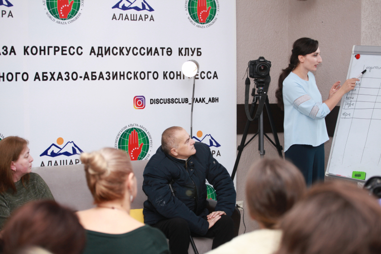 Первыми гостями Родительского клуба ВААК стали ведущие детские психологи Абхазии