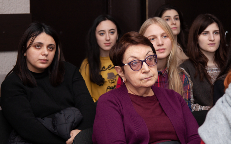 DAK Tartışma Kulübü toplantısında Abhaz toplumunda kadınların rolü ele alındı