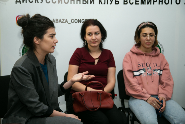 نادي الأهالي التابع للمؤتمر العالمي لشعب الاباظة يجرء لقاء مع طبيبة أطفال من موسكو