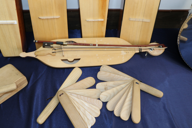 Musical instruments of the “Apkhyartsa” ensemble
