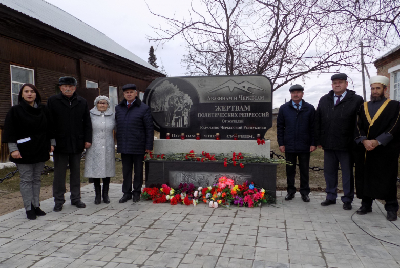Pologrudovo köyünde Siyasi Baskı Kurbanları Anıtı’nın açılışında