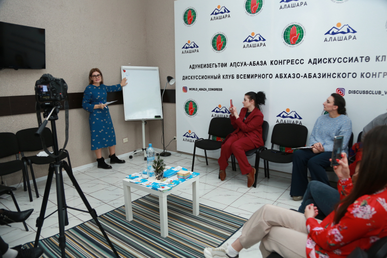 Coach Astanda Sadzba became a guest of the WAC Parents’ club with the presentation on education of leaders.