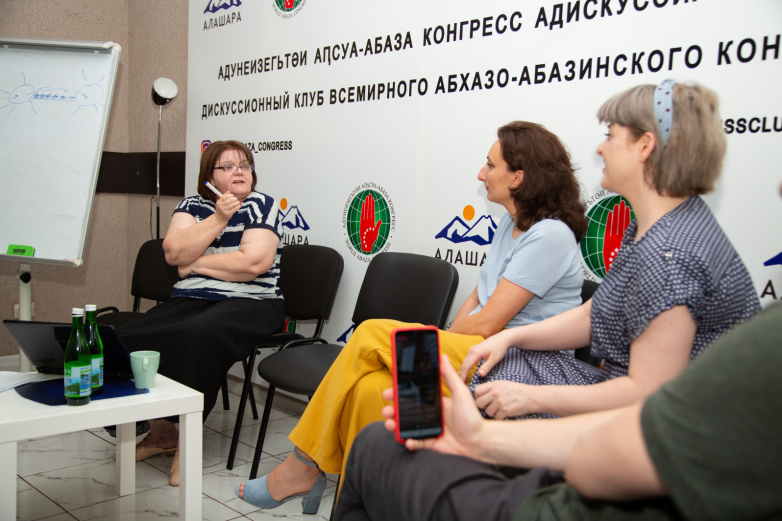 Elena Kobakhiya and Anetta Bganba at the Parents’ club talked about the development of children