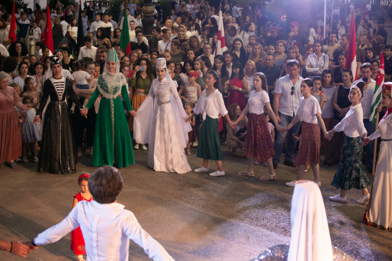 Ulusal Bayrak Günü Suhum'da festivallerle kutlandı