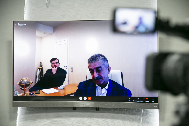 لقاء عبر الإنترنت لموسى إكزيكوف مع المشاركين في أول فيديو لمشروع 