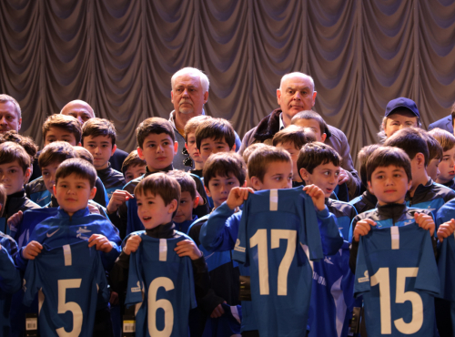 في أبخازيا ، تم رسميًا فتتاح فرع مدرسة كرة القدم "زينيت"