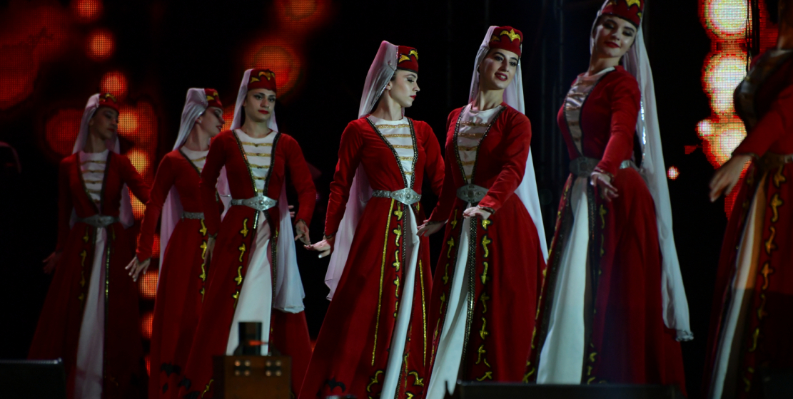 Devlet Geleneksel dans ekibi “Kavkaz”