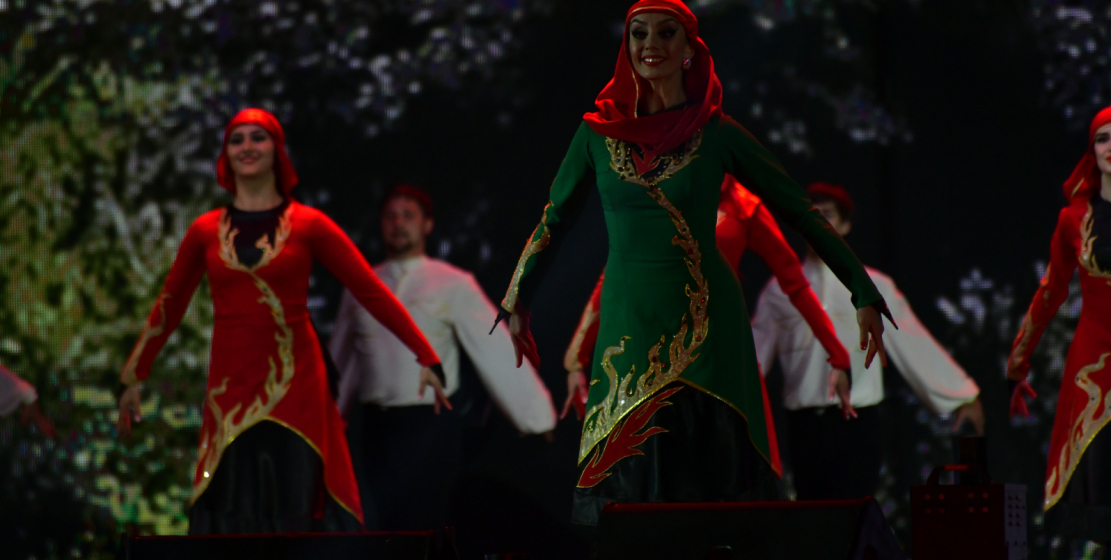 Karaçay Çerkesk Devlet Dans Tiyatrosu