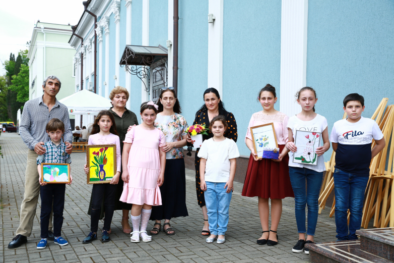 WAC and the administration of Gudauta held a children's holiday
