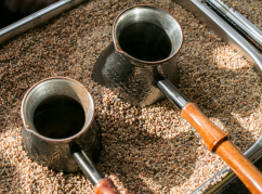 In the improvised Moscow «Brekhalovka», guests were treated the Oriental coffee made on the sand