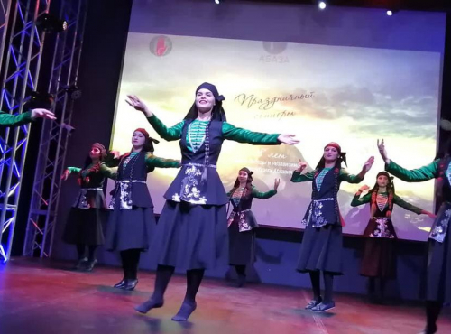 DAK ve “Ohta” gençlik merkezi, Abhazya halkın Vatanseverlik Savaşı Zafer Bayramı için St. Petersburg'da bir konser verdi