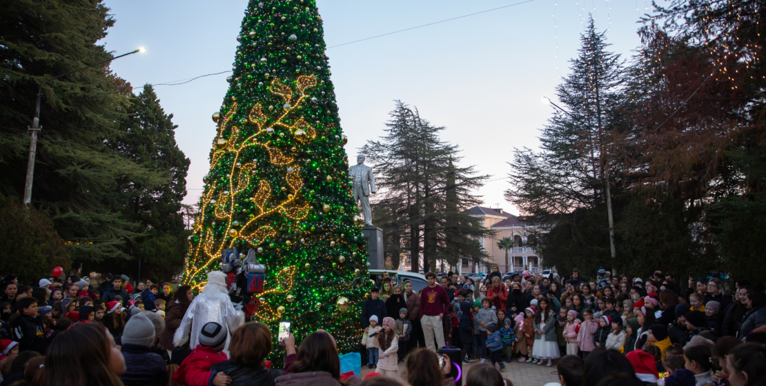 New Year's performances traditionally gather kids and their parents under the main New Year tree of the town.