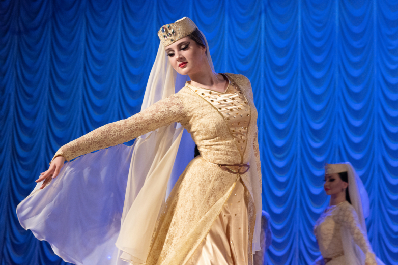Abaza Tiyatrosu ve KÇC Halk Dansı Topluluğu Abhazya'da turlara katıldılar