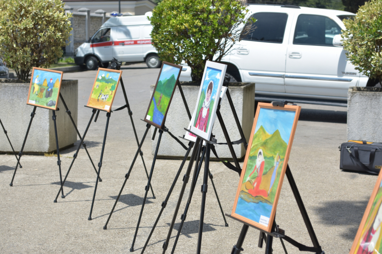 WAC organized an exhibition of children's drawings in Sukhum.