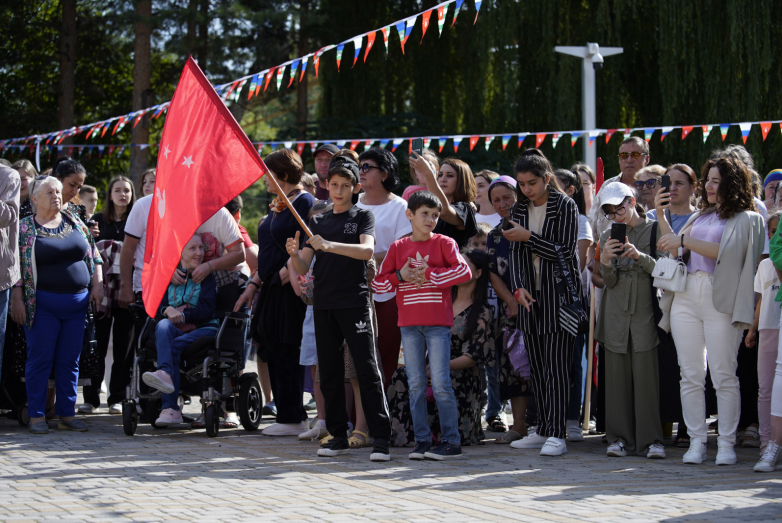 Sevinçte birleşmek: KÇC'de Abaza Kültür Günü ve Abhaz Bayrak Günü düzenlendi