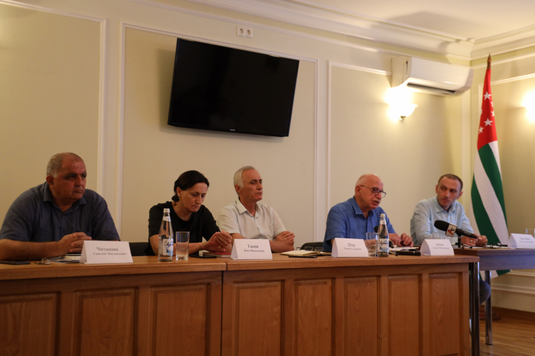 Исследование Сергея Бебия «Леса Абхазии» об угрозах уникальной флоре Абхазии обсудили на круглом столе