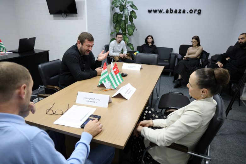 Дискуссионный клуб ВААК обсудил вопрос национальной музыки народа абаза.  