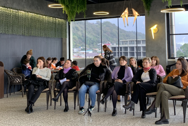 Members of the Parents' Club of the WAC in Gagra discussed the problem of speech delay among children