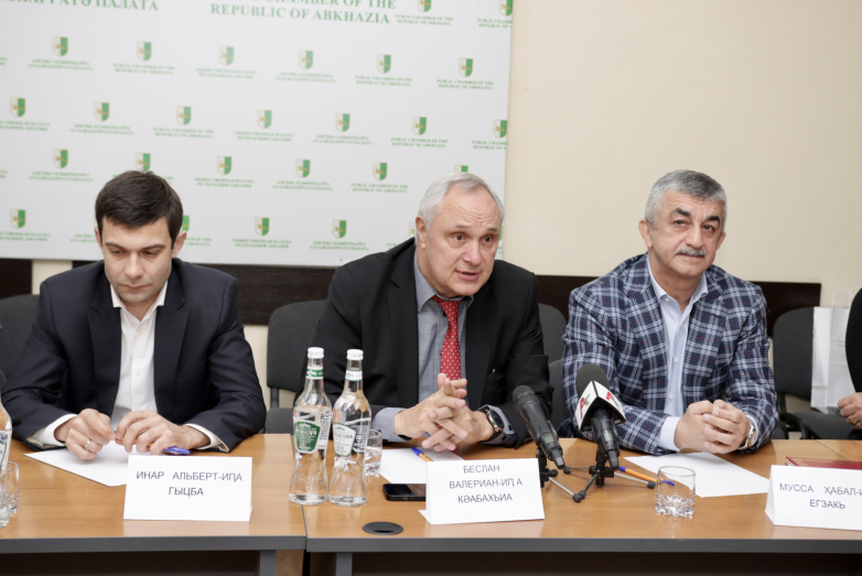 Musa Eqzek Abhazya Cumhuriyeti Ticaret ve Sanayi odası’nı ziyaret etti