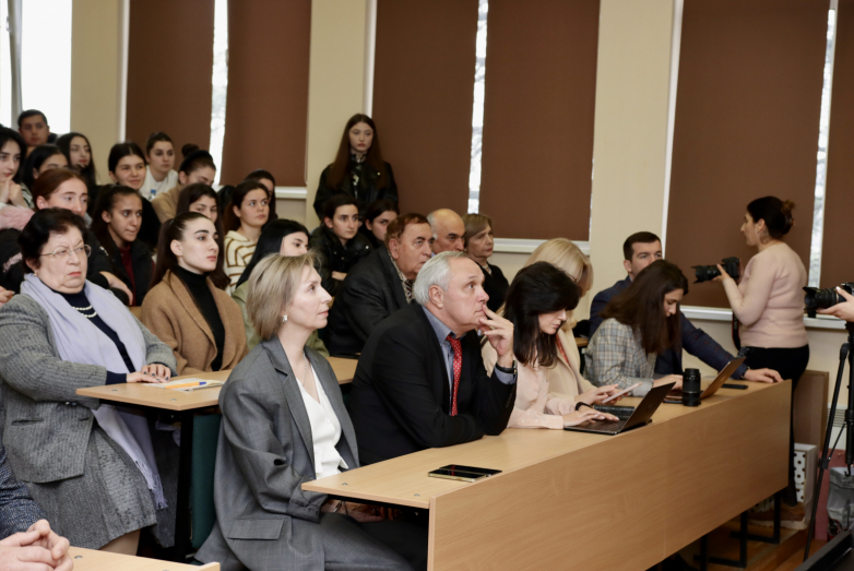Mussa Ekzekov and a delegation from the KChR met with students and teachers of ASU