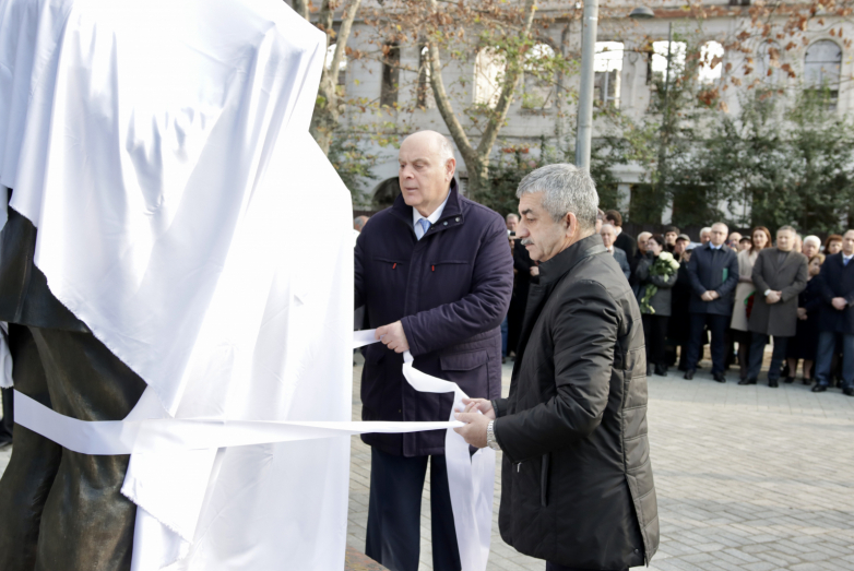 DAK Onurlu Başkanı Taras Şamba’nın anıtı Sohum'da açıldı