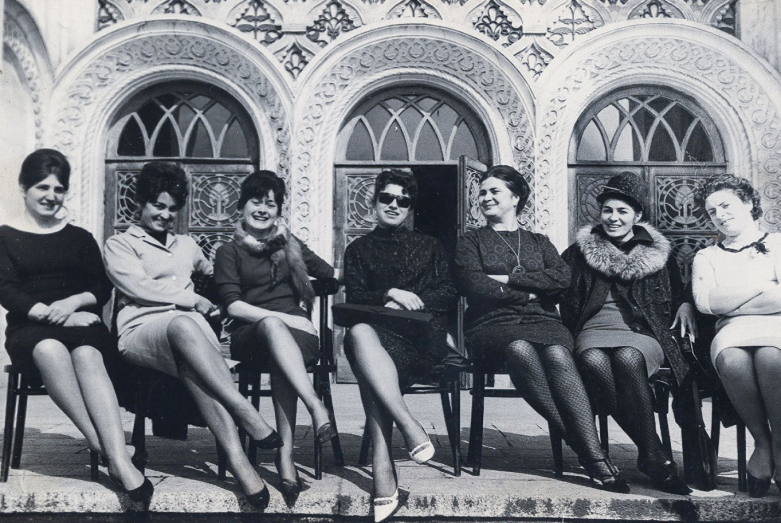 Справа налево: Светлана Начкебиа, Галина Марколиа, Этери Когониа, Софа Агумаа, Виолетта Маан, Светлана Дбар, Заира Анкуаб-Ермолова